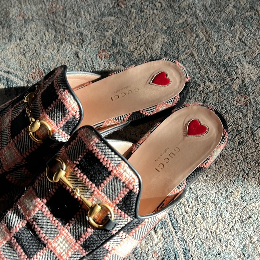 Gucci shoes worn only once.  100% authentic